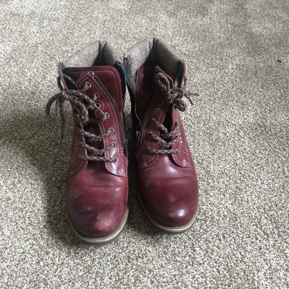 Like new taos leather boots size 9-9.5